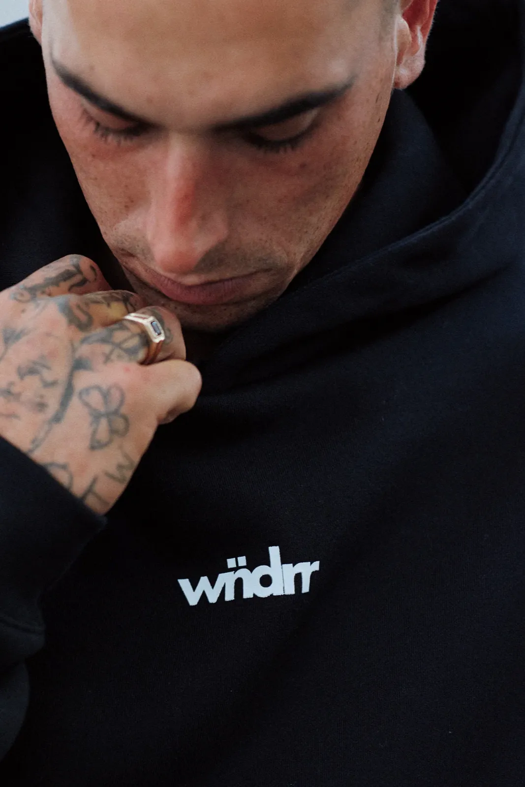WNDRR LODGE HOOD SWEAT - BLACK